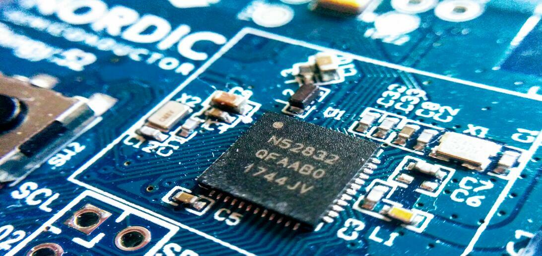 (Image of nRF52832)